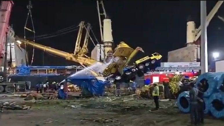 crane accident Mumbai port