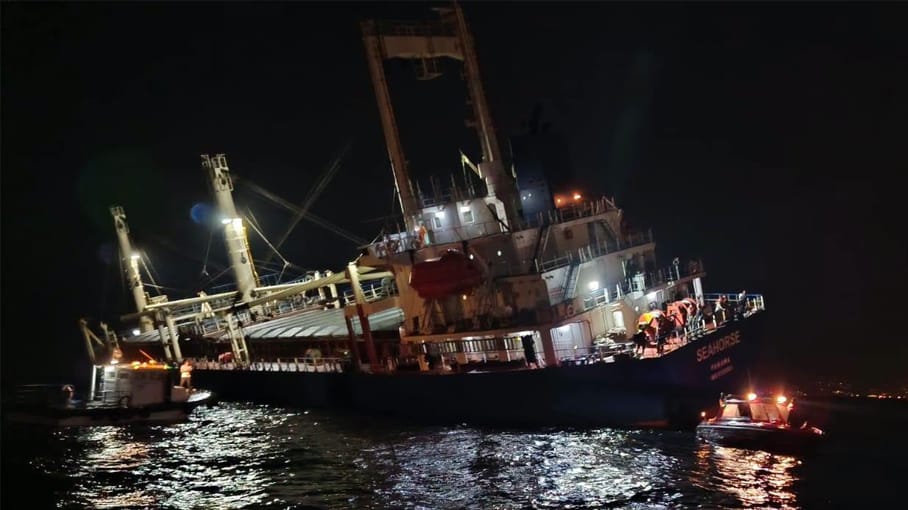 listing cargo ship