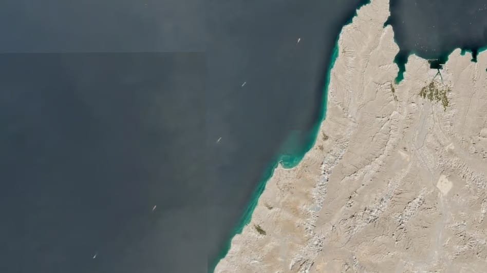 Covert vessel traffic heading to and from the Strait of Hormuz (Copernicus / Sentinel-2)