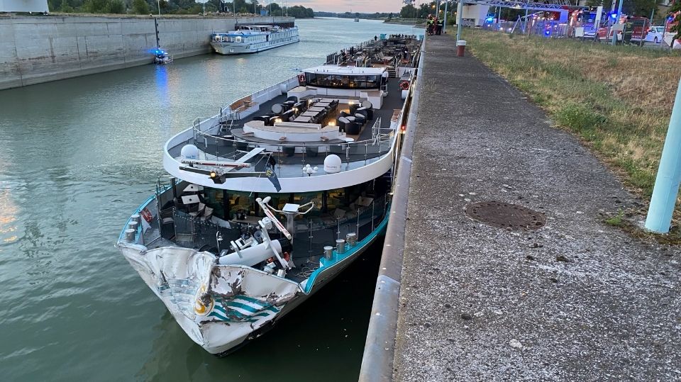 Cruise ship damage