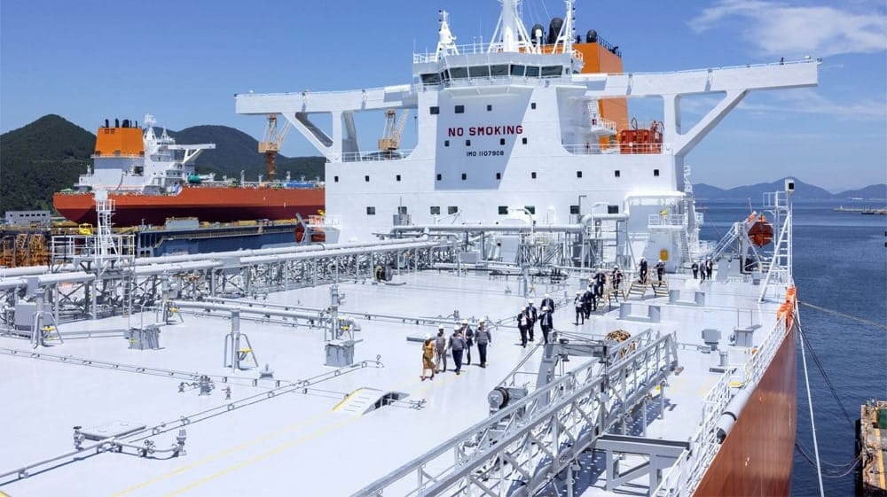 inspection of large tanker during delivery