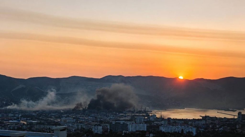 Apparent damage to the Novorossiysk naval harbor, August 11 (ExileNova Plus)