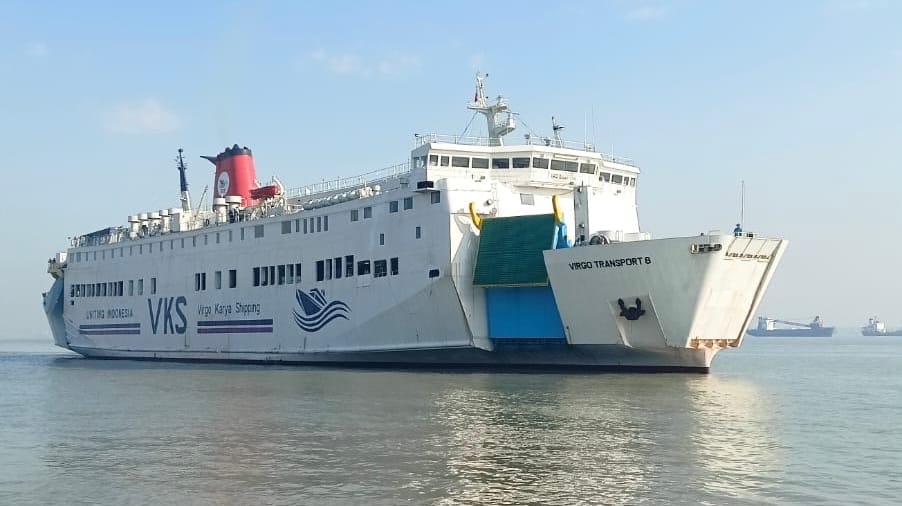 A view of the starboard side of Virgo Transport 8 showing deep hull modifications fore and aft to mount side-loading ro/ro ramps (Kemenhub.go.id / public domain)