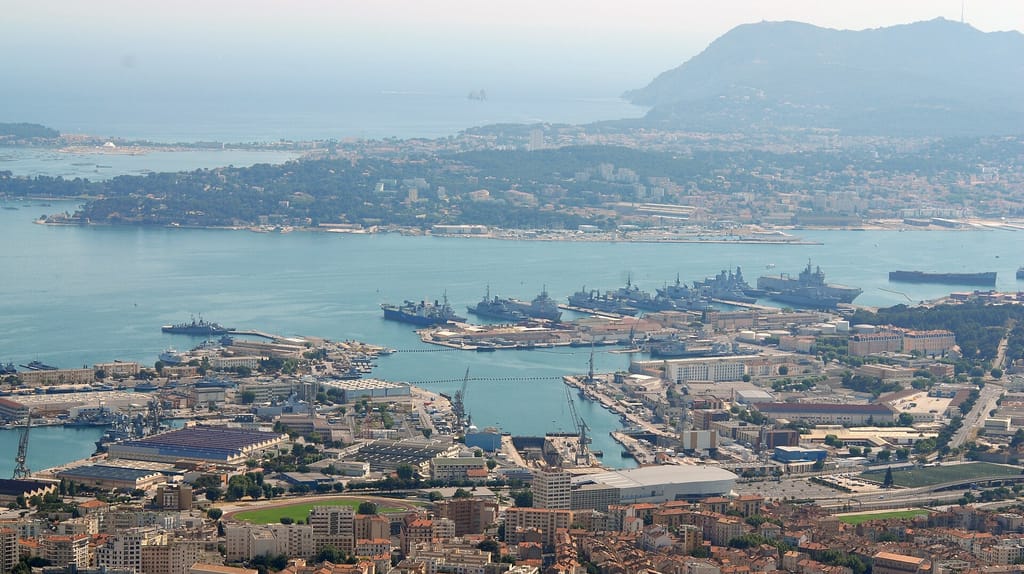 The Toulon naval harbor, 2009 (Jesfr / CC BY SA 3.0)