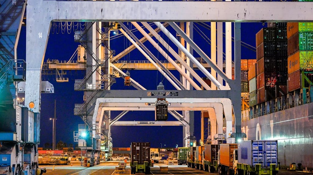 container handling Port of Long Beach