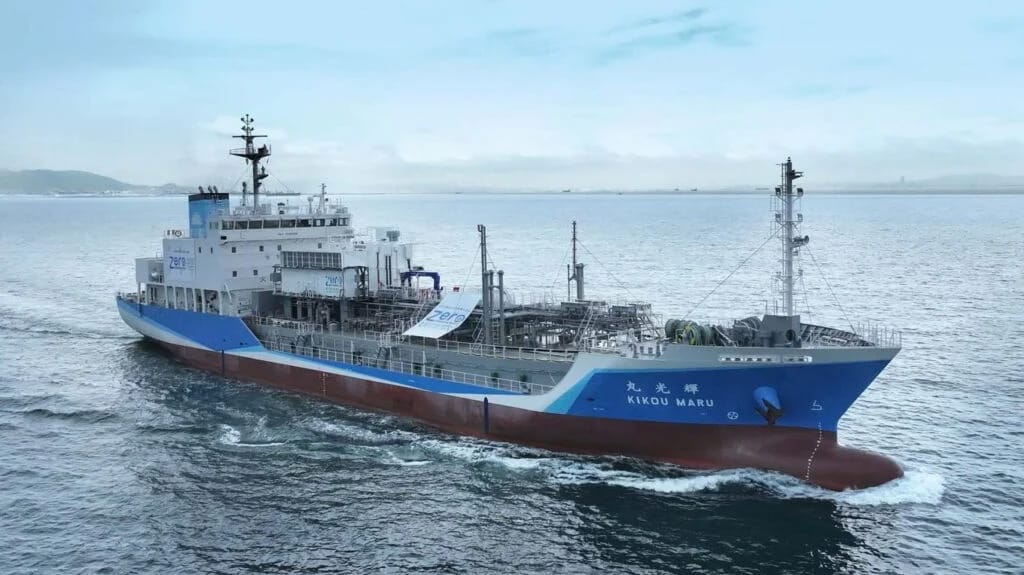 hydrogen-fueled tanker