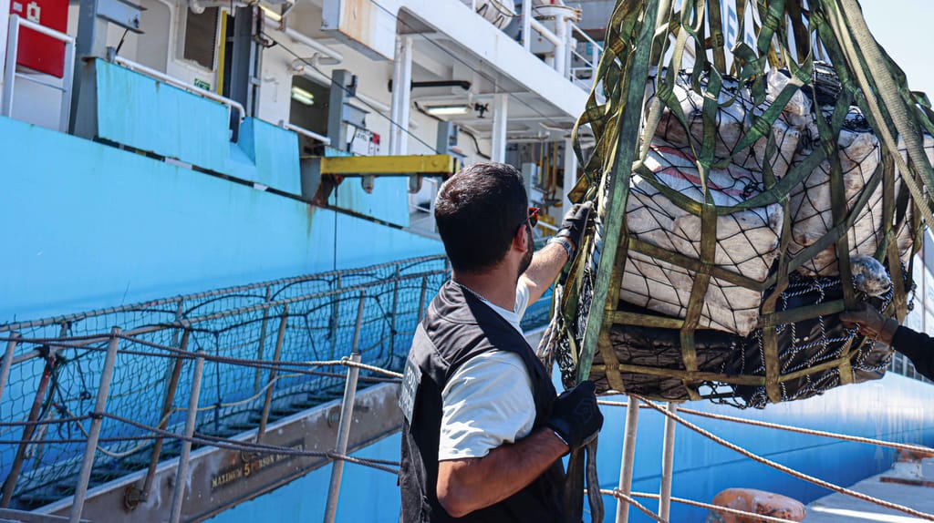 Portuguese police offload cocaine from Maersk Nokwanda, August 2026 (PJ)