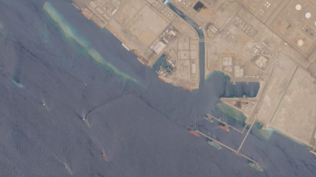 Tankers at the Yanbu loading terminal (Sentinel-2 / CJRC file image)