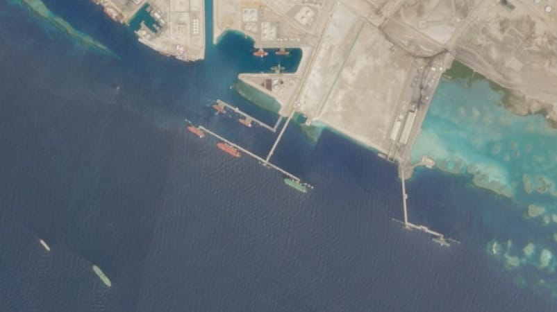 Busy loading piers at Yanbu, Sept. 30 (Sentinel-2)