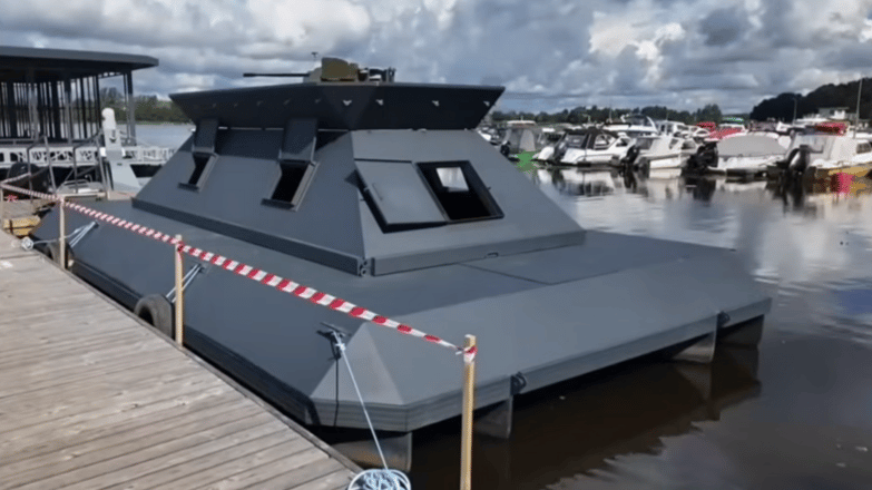 Russian floating sentry box PLOT-40 (Militarnyi / Russian social media)