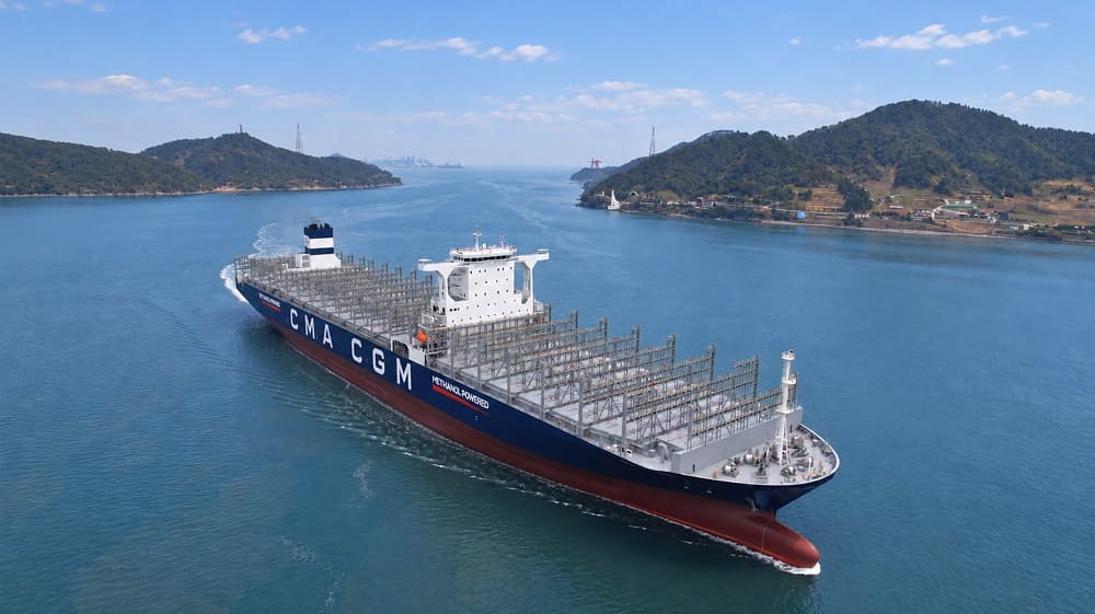 containership with new system for securing containers 