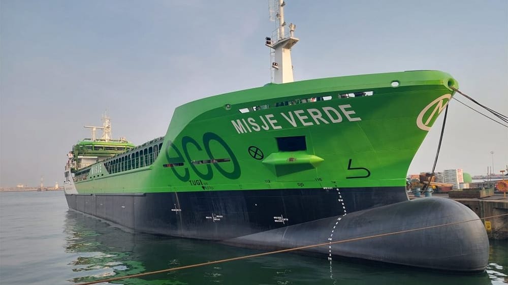 Misje cargo ship docked