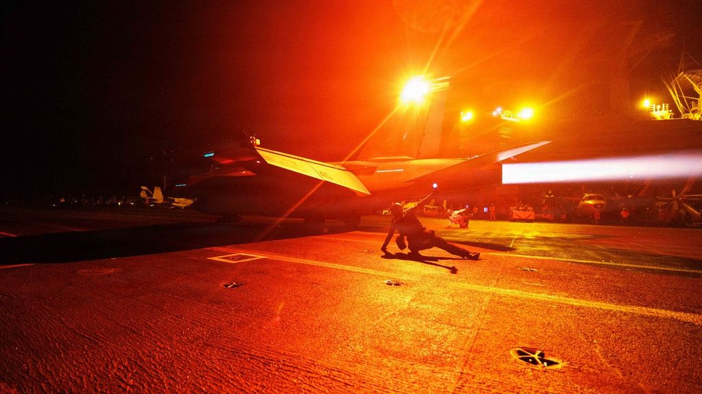 Flight operations aboard USS George H.W. Bush, July 15 (USN)
