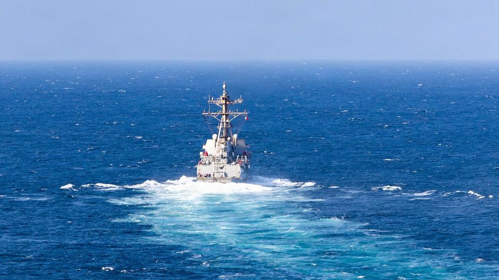 Destroyer USS Rafael Peralta participates in the blockade (CENTCOM)