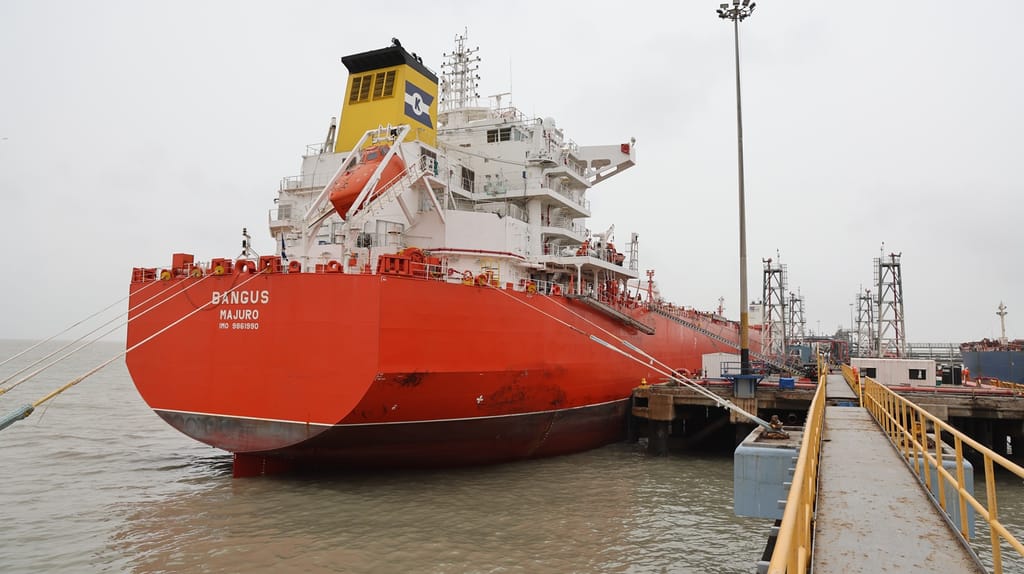 Adani Ports Mundra Handles India’s Largest-Ever Single Parcel of Soybean Oil