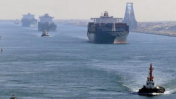 Suez Canal convoy of ships