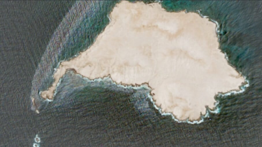 The Caroline Bezengi leaking off Jazirat Al Qibliyyah on September 11 but still intact (Copernicus/CJRC)