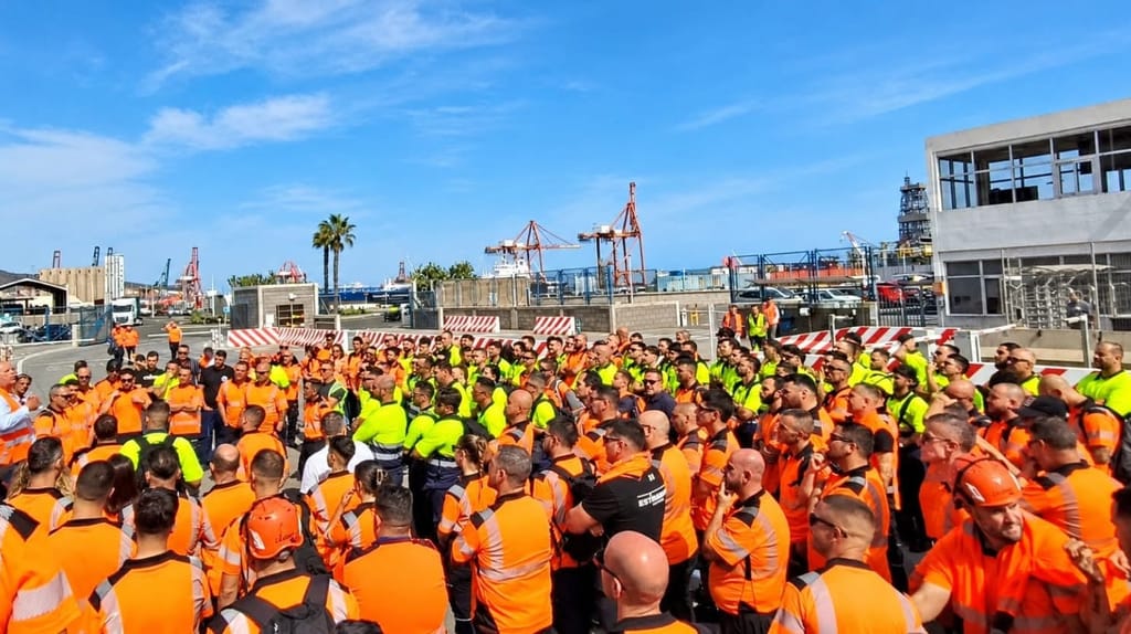 dockworkers strike