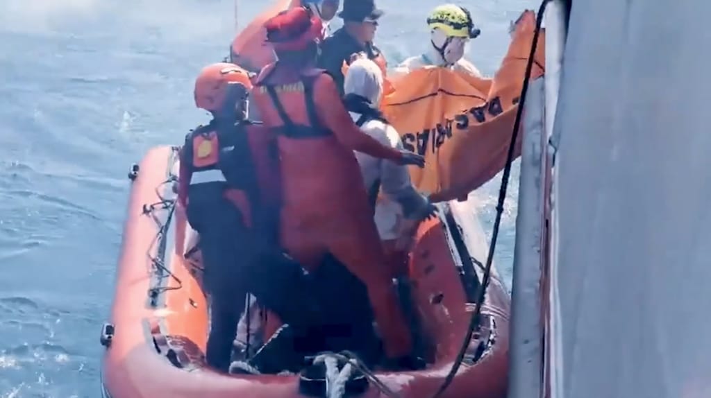 Rescue team transfers remains recovered from the Virgo Transport 8 (Basarnas)