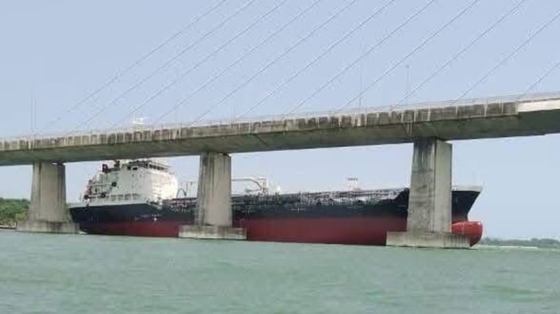 tanker stuck on roadway bridge