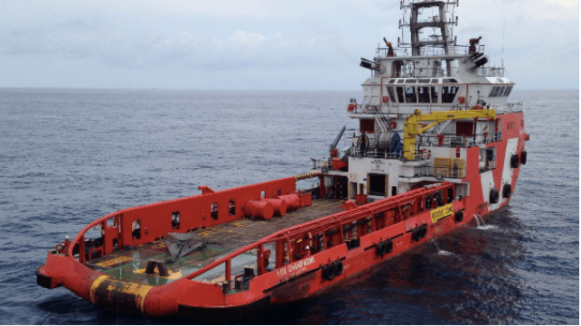 VOS Champagne archive photo without current crane installation on deck
