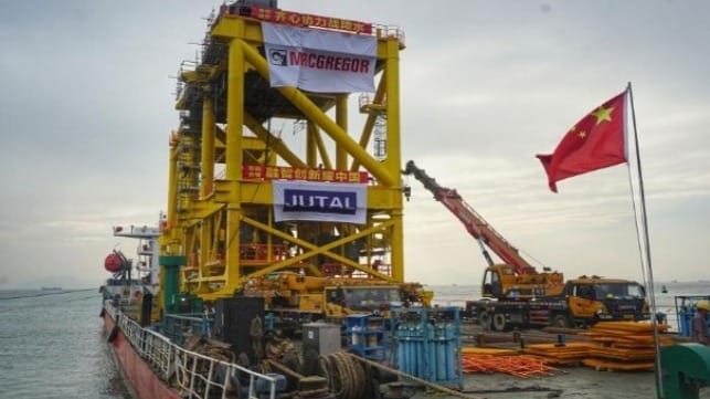 Riser pull-in system for Lingshui 17-2 platform
