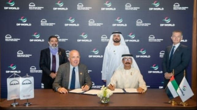 Sultan Ahmed bin Sulayem – Group Chairman & CEO, DP World, with Wayne Jones OBE – Chief Sales Officer, MAN Energy Solutions. Others in the picture are: Gaby Hanna, Senior Vice President and Head of Region, MAN Energy Solutions, (left), Mohammed Al Muallem, Executive Vice President, DP World, and Captain Rado Antolovic, PhD, CEO, Drydocks World (right).