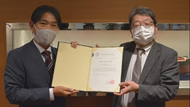 Left: Mr. Keiichiro Sho, General Manager of Ship Sales Dept., TSUNEISHI SHIPBUILDING Right: Mr. Masanori Akagi, General Manager of Hull Department, ClassNK