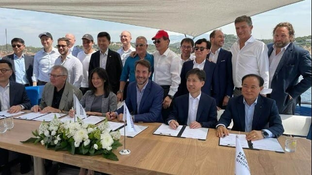 The MoU was signed by EPS CEO, Cyril Ducau; MPA Chief Executive, Quah Ley Hoon; HHI EVP of Initial Design Office, Seung-Ho, Jeon; Hyundai Mipo Dockyard Head Engineer of Initial Planning & Hull Initial Design, Yi-Hyo, Chung; HHI Engine & Machinery President & COO Marine Engineering & Energy Solution Engine & Machinery & SEMCo Business, Kwang-Hean, An; ABS Executive Vice President and COO Corporate Executive Office, John McDonald; and witnessed by Singapore Senior Minister of State, Ministry of Transport, Chee Hong Tat. 