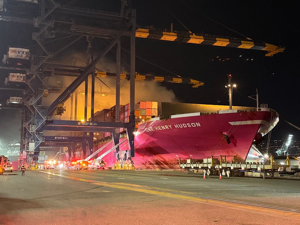 fire on containership Port of Los Angeles