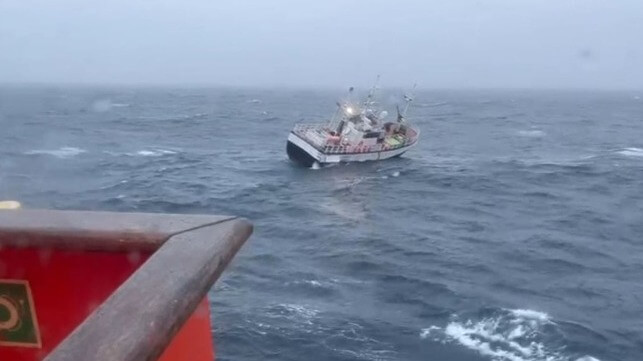 Itoitz as seen from the rescue vessel Maria Pita (Salvamento Maritimo)