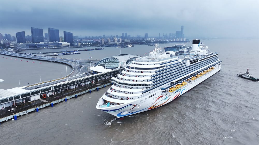 Chinese cruise ship