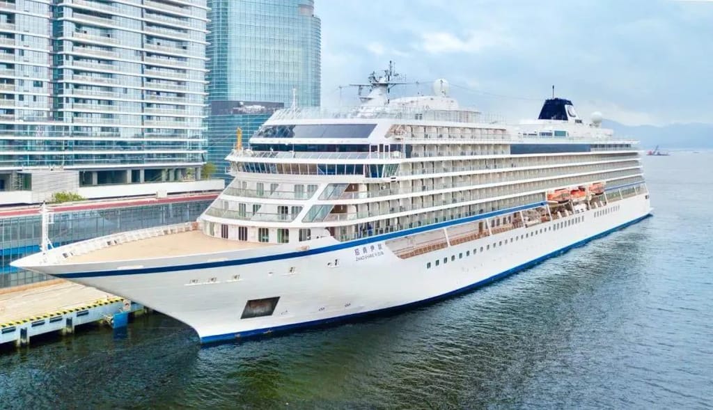 Chinese cruise ship