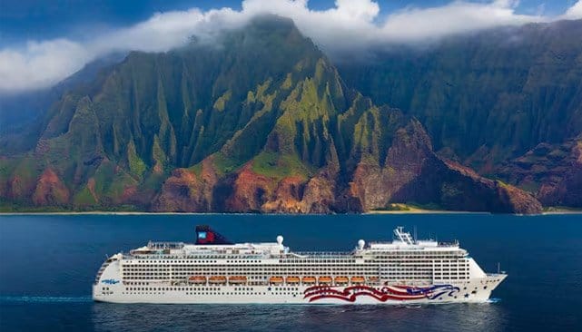 cruise ship off Hawaiian coast 