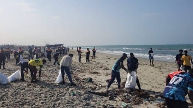 Beach clean up Sri Lanka