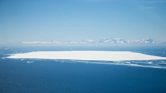 images of world's largest iceberg