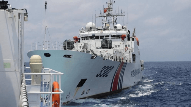 CCG-3302 closes in on BRP Cabra, April 5, 2025 (PCG)