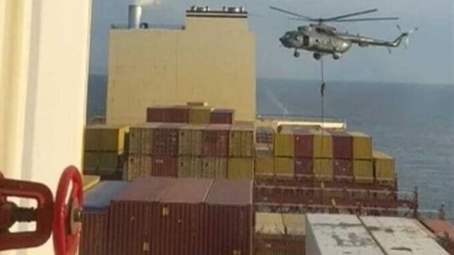 Troops rappelling from the copter to the MSC Aries (Mehr News - Creative Commons Attribution 4.0 International License)