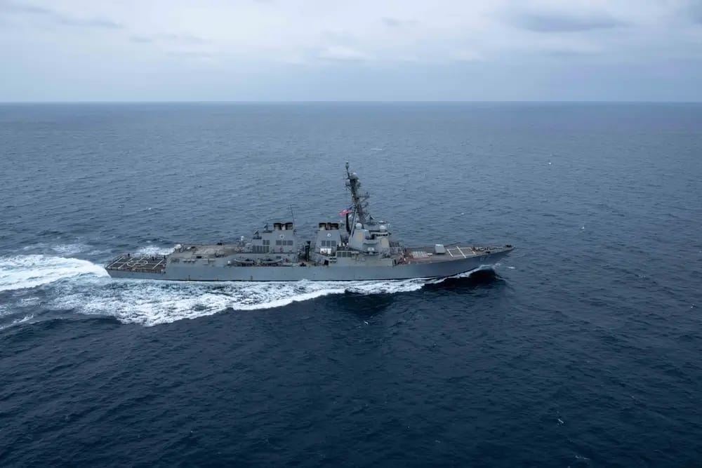 Destroyer USS Mason in the Red Sea during the counter-Houthi maritime security operation, a highly-demanding air defense mission (USN)