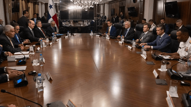 Defense Secretary Pete Hegseth (center right) and the U.S. negotiating team meet with Panamanian representatives, April 8 (Pentagon)