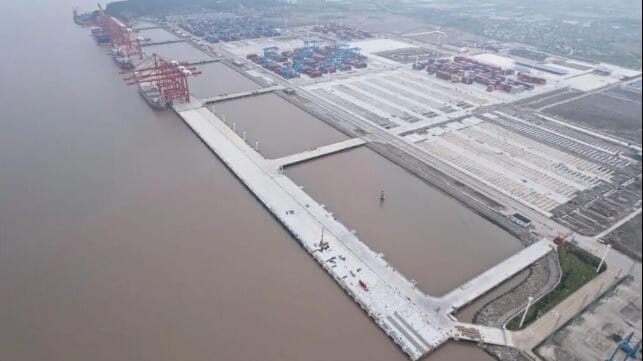 record TEU volume at Zhoushan Ningbo 