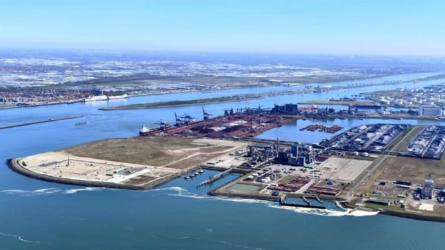 Port of Rotterdam recports volume declines but accelerates investments