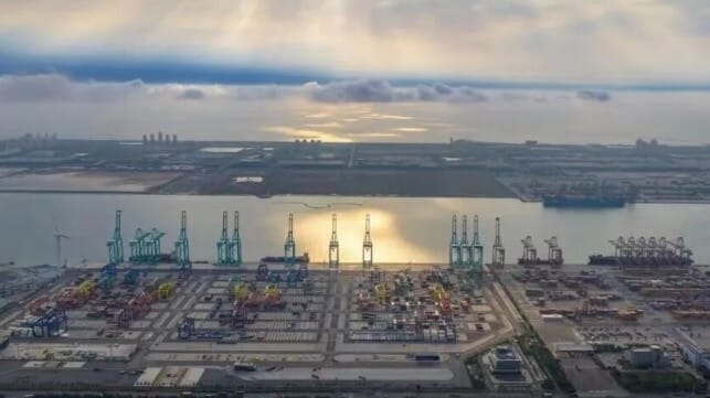 wind power at Chinese port