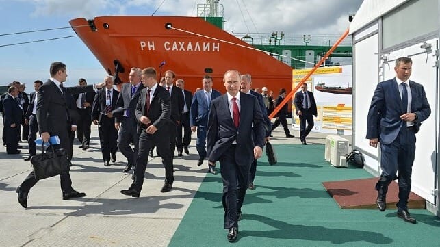 Vladimir Putin tours Zvezda Shipyard (Kremlin file image)