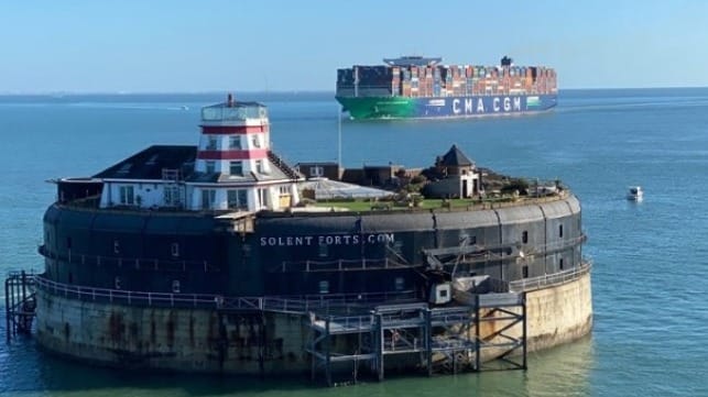 world's largest LNG-powered containership