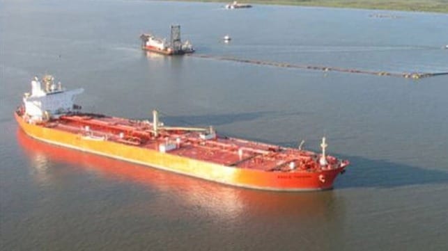 Iran releases Vietnamese tanker after reclaiming oil cargo 