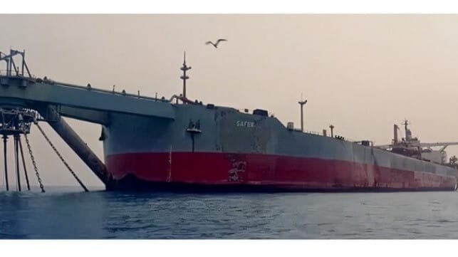 Oil transfer from FSO Safer