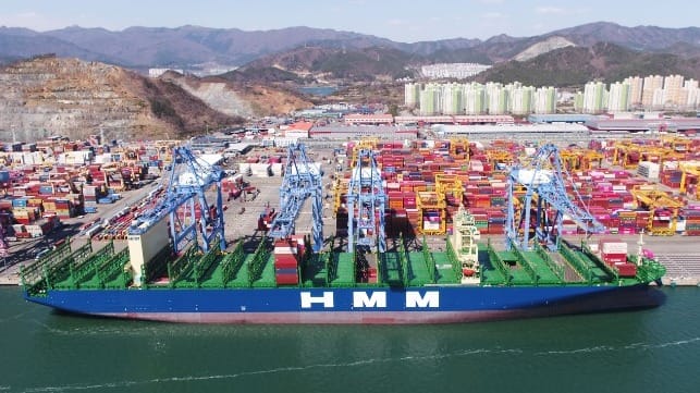 HMM orders dozen containerships