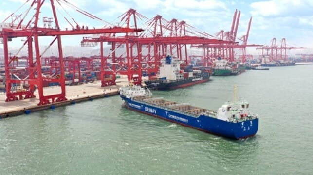 Small autonomous container feeder gets under way from a terminal in China