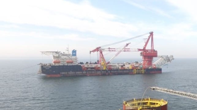 pipelay barge